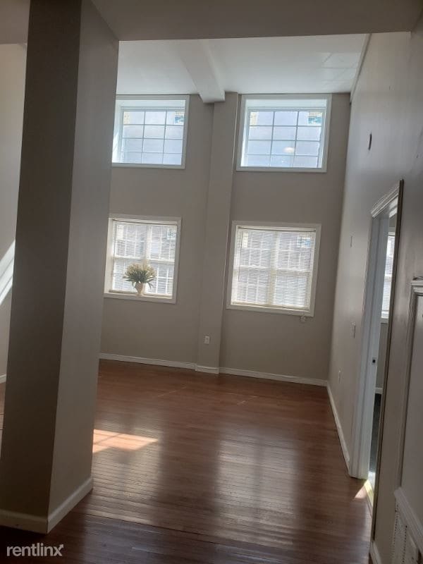 Primary Photo - 1 br, 1 bath Apartment - 194 21st Ave