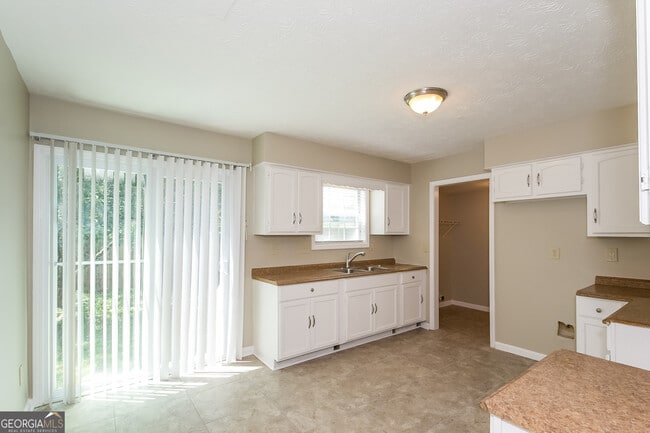 Building Photo - 5883 Old Wellborn Trce