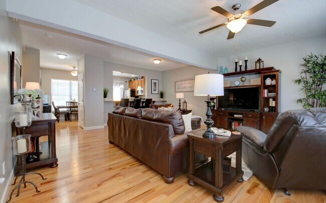 Building Photo - 660 Creekstone Ridge