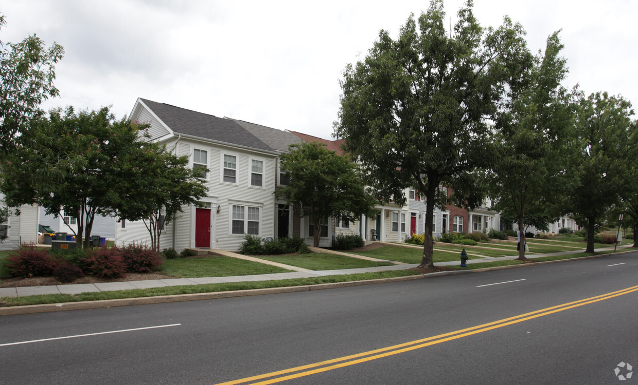 Building Photo - Henson Ridge