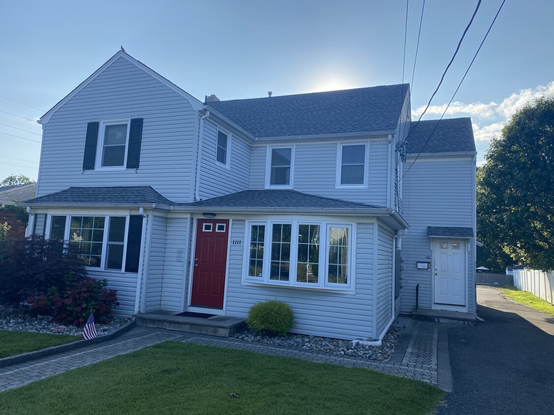 Foto principal - 1111 Arnold Ave