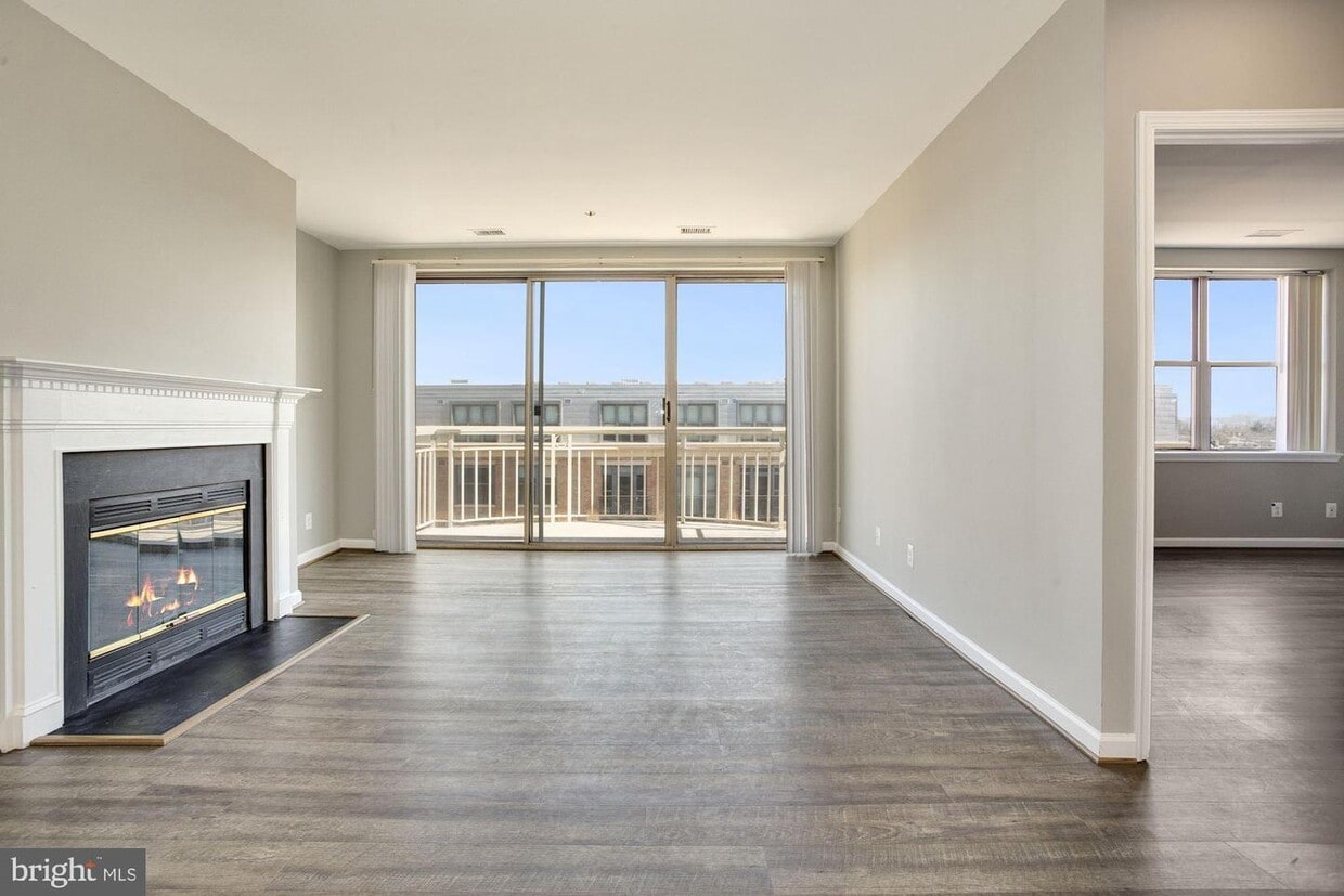 1200 Braddock Pl Unit 814, Alexandria, VA 22314 Room for Rent in