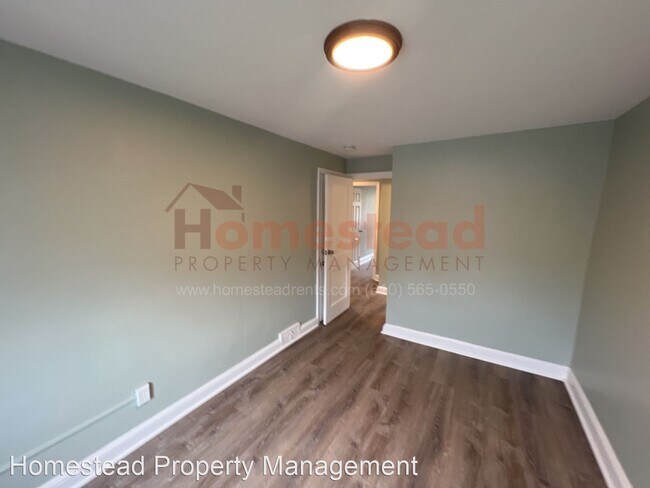Building Photo - 3 br, 1 bath House - 117 W 22nd St