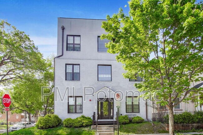 Foto del edificio - 1839 D St NE