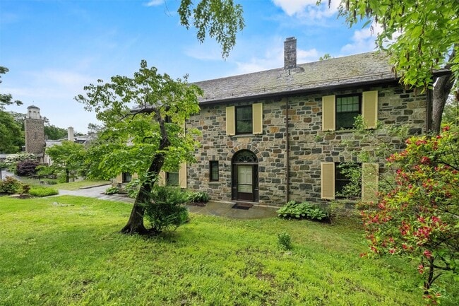 Foto del edificio - 341 Furnace Dock Rd