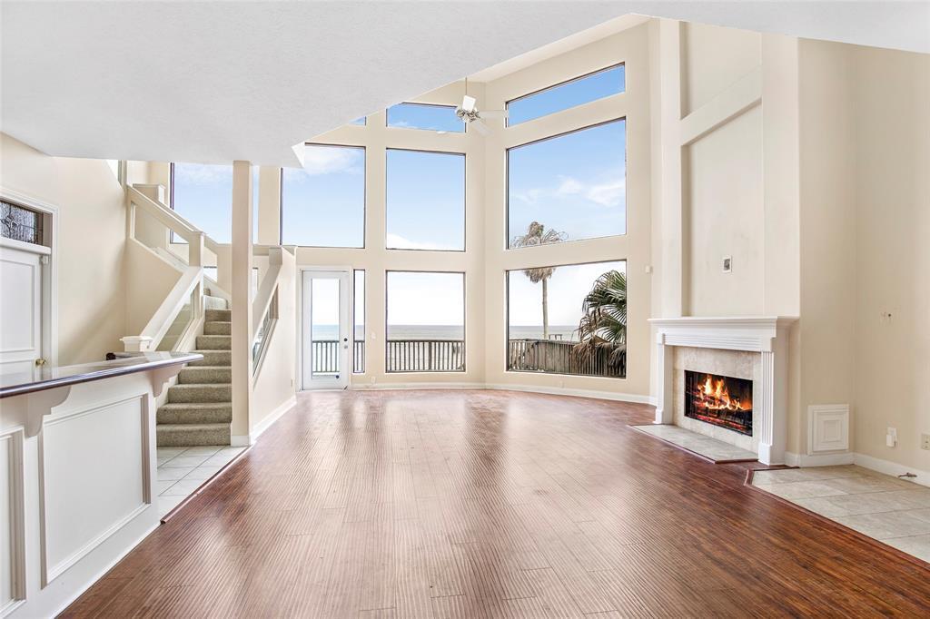 807 Bay Ave, Kemah, TX 77565 Condo for Rent in Kemah, TX