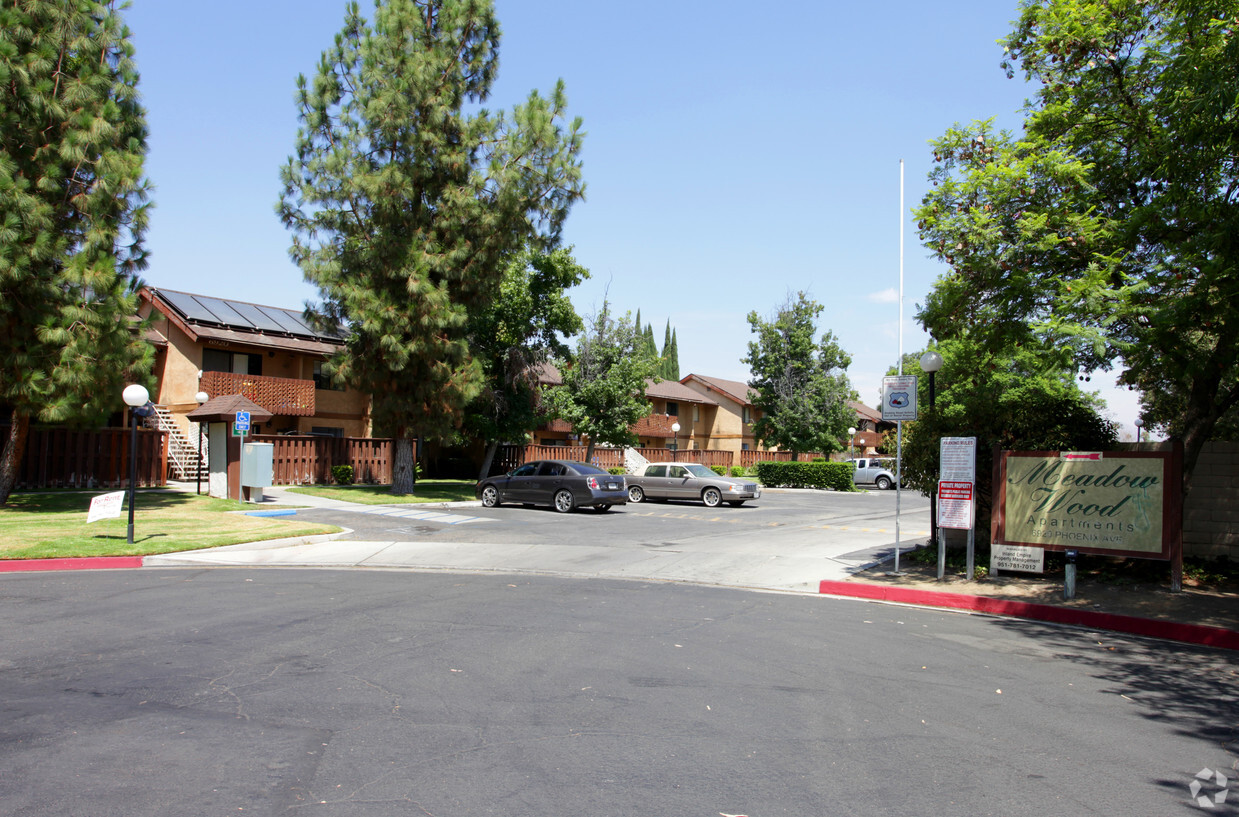 Foto principal - Meadow Woods Apartments