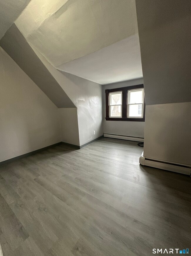 Photo - 402-404-404 Sigourney St Apartment