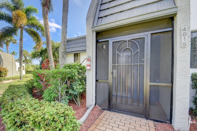 Foto del edificio - 4815 Esedra Ct