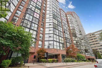 Building Photo - 701-701 King St W