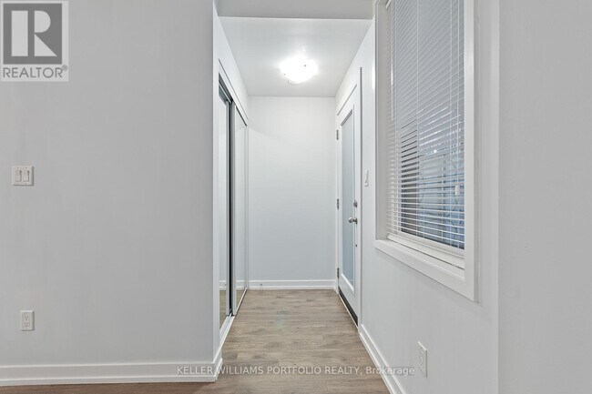 Photo du bâtiment - 869 Wilson Ave