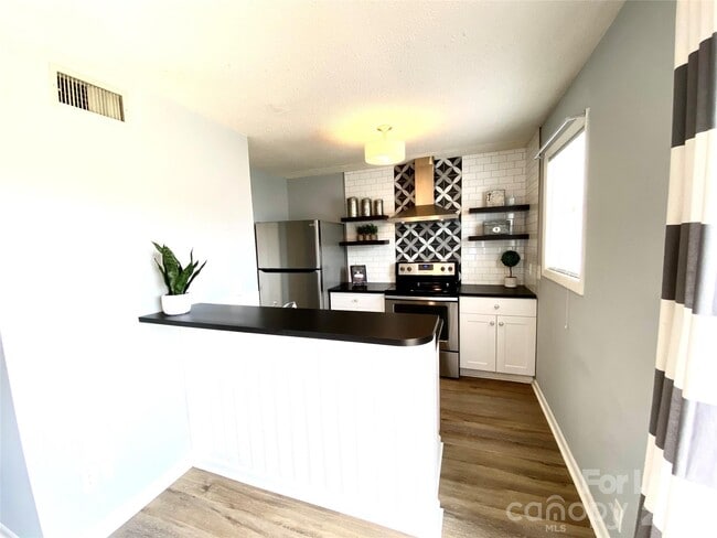 Foto del edificio - 1931 Lancer Ct