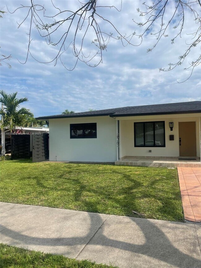 Building Photo - 8530 SW 43rd St