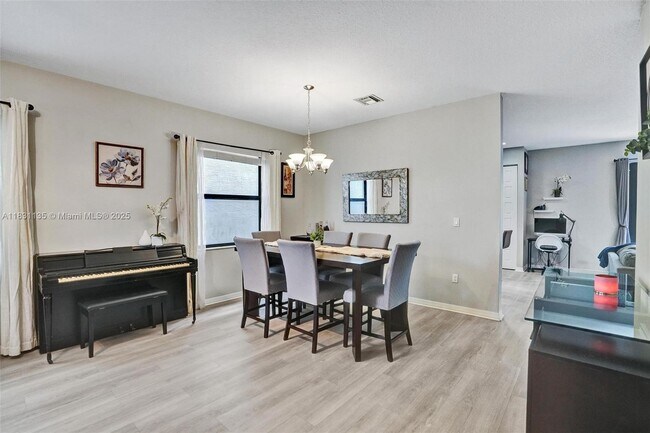 Foto del edificio - 760 NE 193rd Terrace