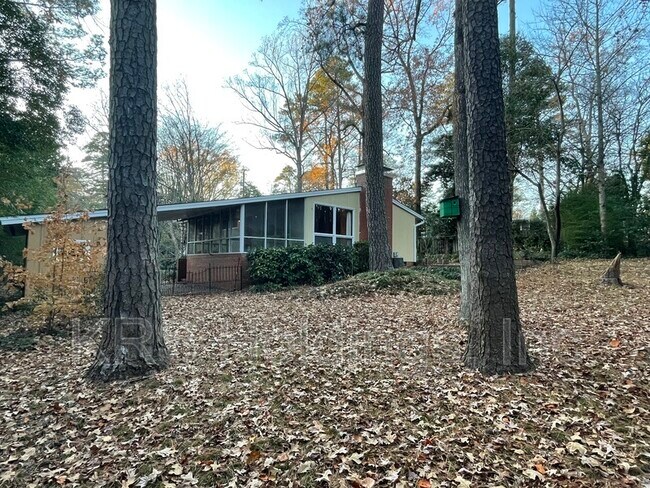 Foto del edificio - 1212 Dogwood Ln