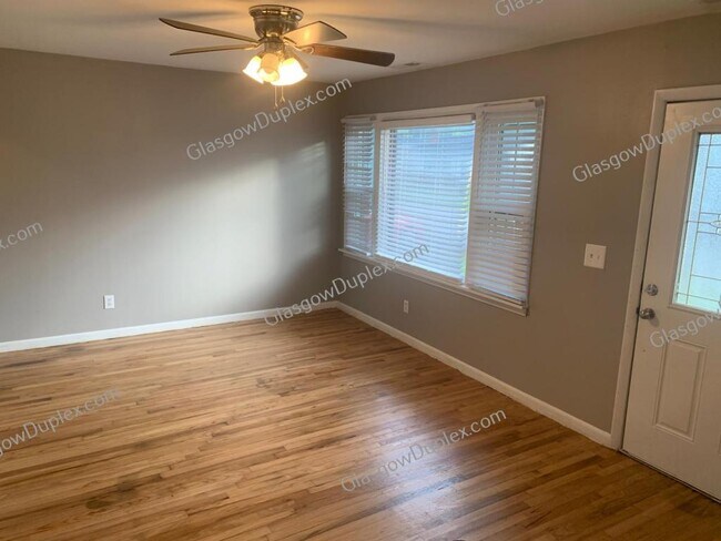 Foto del edificio - 215 Marion Dr