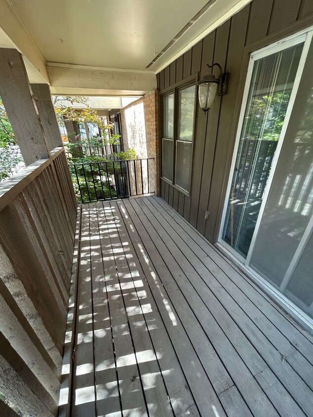 408 W 104th St Unit C, Kansas City, MO 64114 Condo for Rent in Kansas