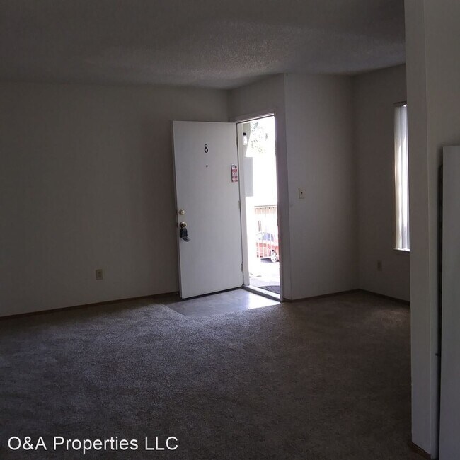 Foto del edificio - 2 br, 1 bath Apartment - 2223 Edison Avenue