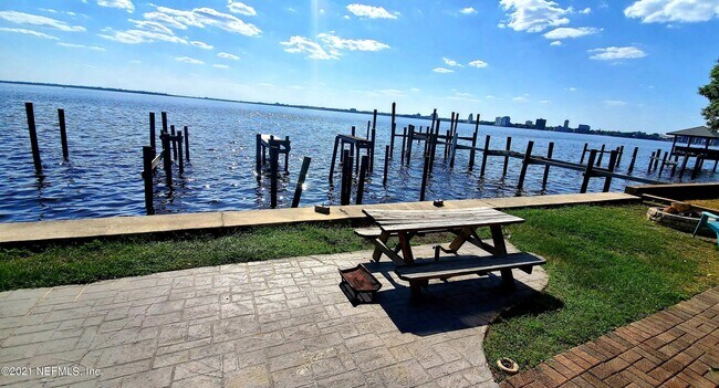 Foto del edificio - 1710 River Rd