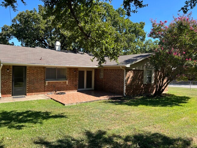 Building Photo - 1101 Greendale Dr