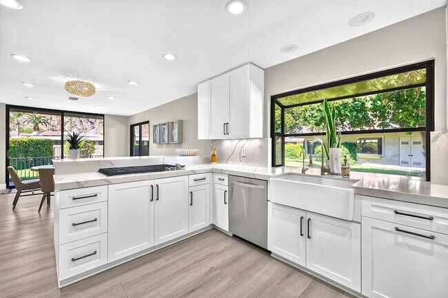 Building Photo - 77765 Cottonwood Cove