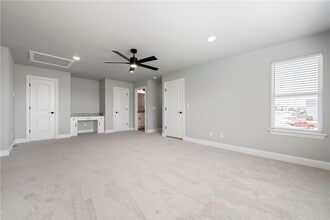 Building Photo - 2811 SW Hampshire Ave