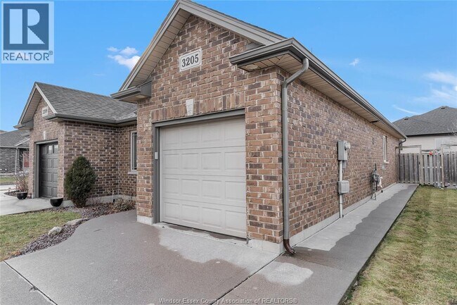 Building Photo - 3205 Seville Ave