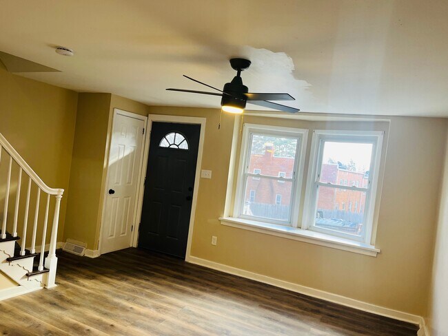 Sala de estar - 2462 Brookwood St