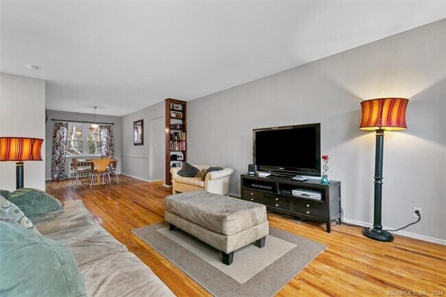 Foto del edificio - 256 Glenbrook Rd