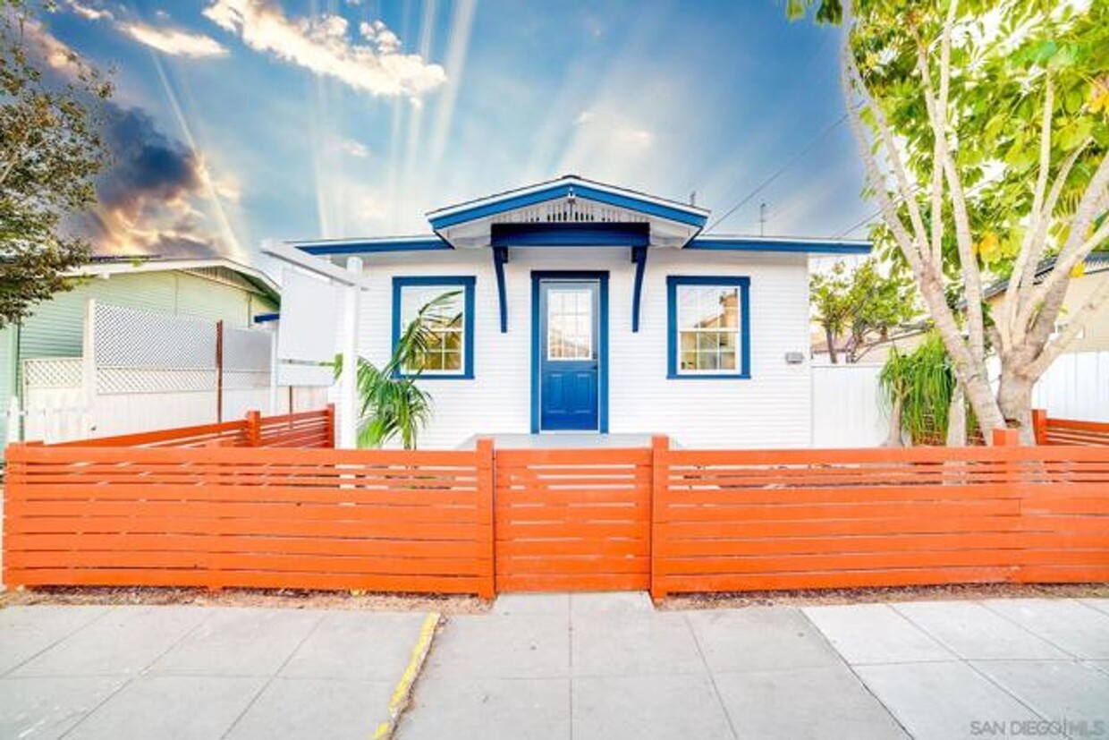 Foto principal - 2 Bed, 1 Bath House in North Park!