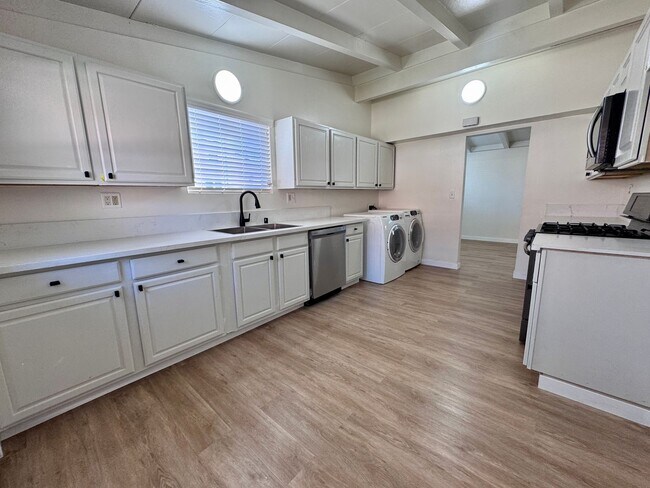 Foto del edificio - Remodeled 3 bedroom in Sylmar
