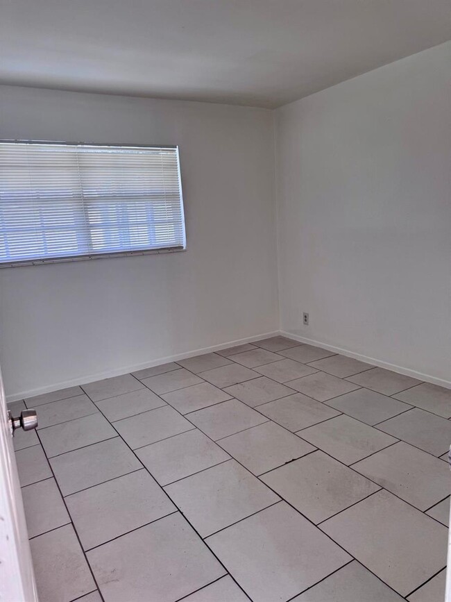 Foto del edificio - 1220 W 1st St