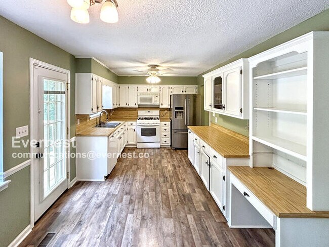 Foto del edificio - 1384 Belmont Ln