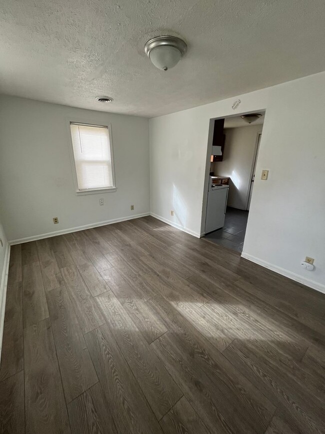 Building Photo - 2 bedroom house with carport