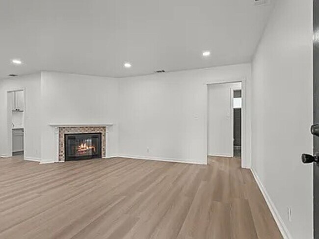 Foto del edificio - 6457 Larry Way
