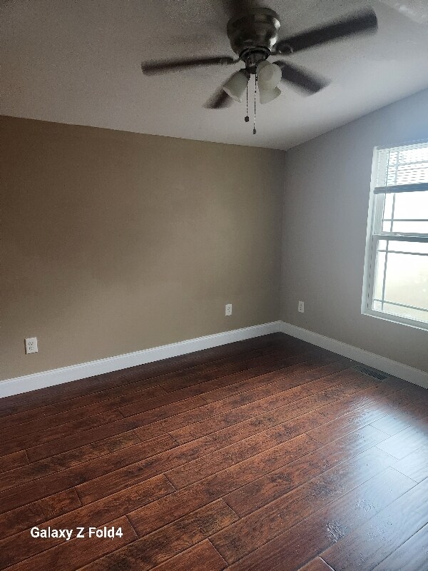 Foto del edificio - 4456 Railroad St