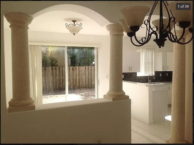 Foto del edificio - 6980 NW 177th St