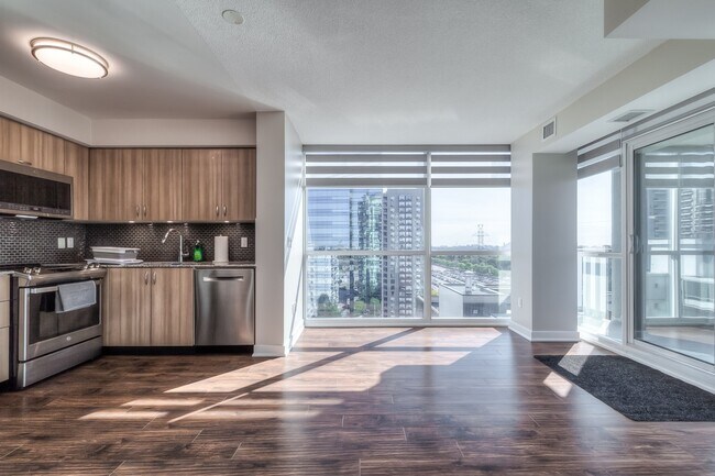 Photo du bâtiment - 5740 5740 Yonge St
