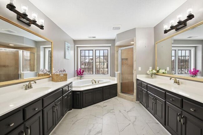 Foto del edificio - 5 bedroom in Plymouth MN 55446