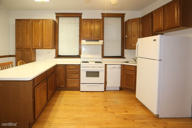 Foto del edificio - 1212 W Addison St