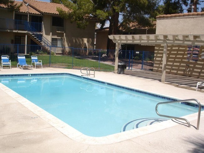 Piscina - Cameron Apartments