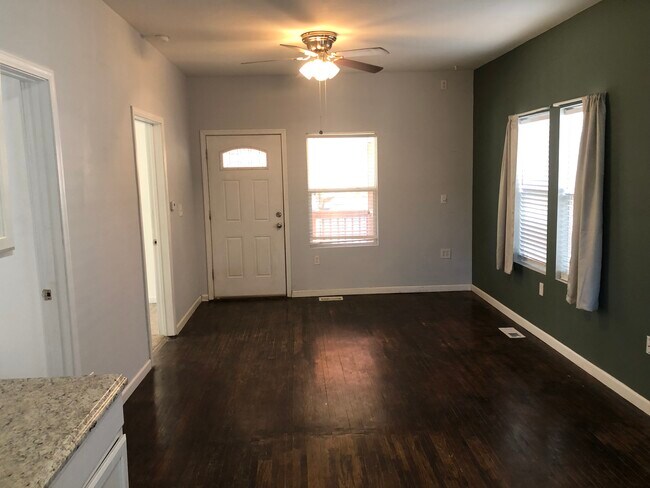 Foto del edificio - 108 N Erie St