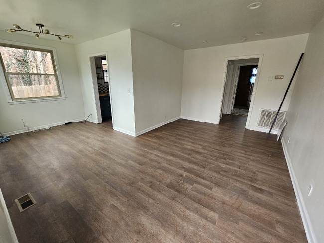 Foto del edificio - 933 Riverside Dr