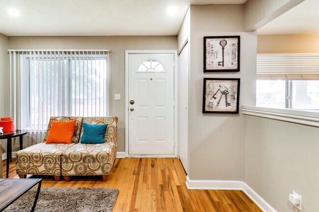 Foto del edificio - Furnished Short Term Rental in Royal Oak!