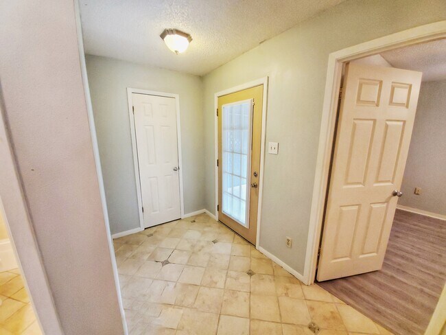 Front entry with storage closet - 14 Townhouse Ln
