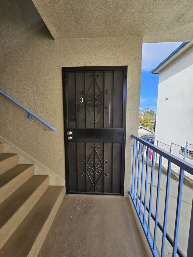 Foto principal - 709 N Bunker Hill Ave