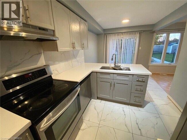 Building Photo - 80 Redfinch Way