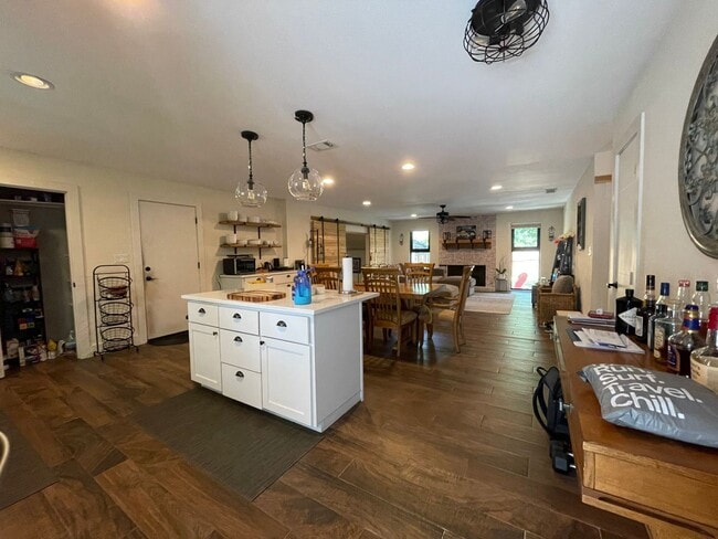 Building Photo - 3 br, 2 bath House - 11817 Tedford St