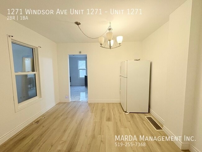 Building Photo - NEWLY RENOVATED 2 BED/1 BATH DUPLEX IN CTR...