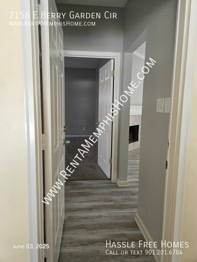 Foto del edificio - 2156 Berry Garden Cir W